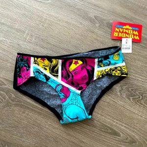 NWT Wonder Woman Briefs. Size Small.